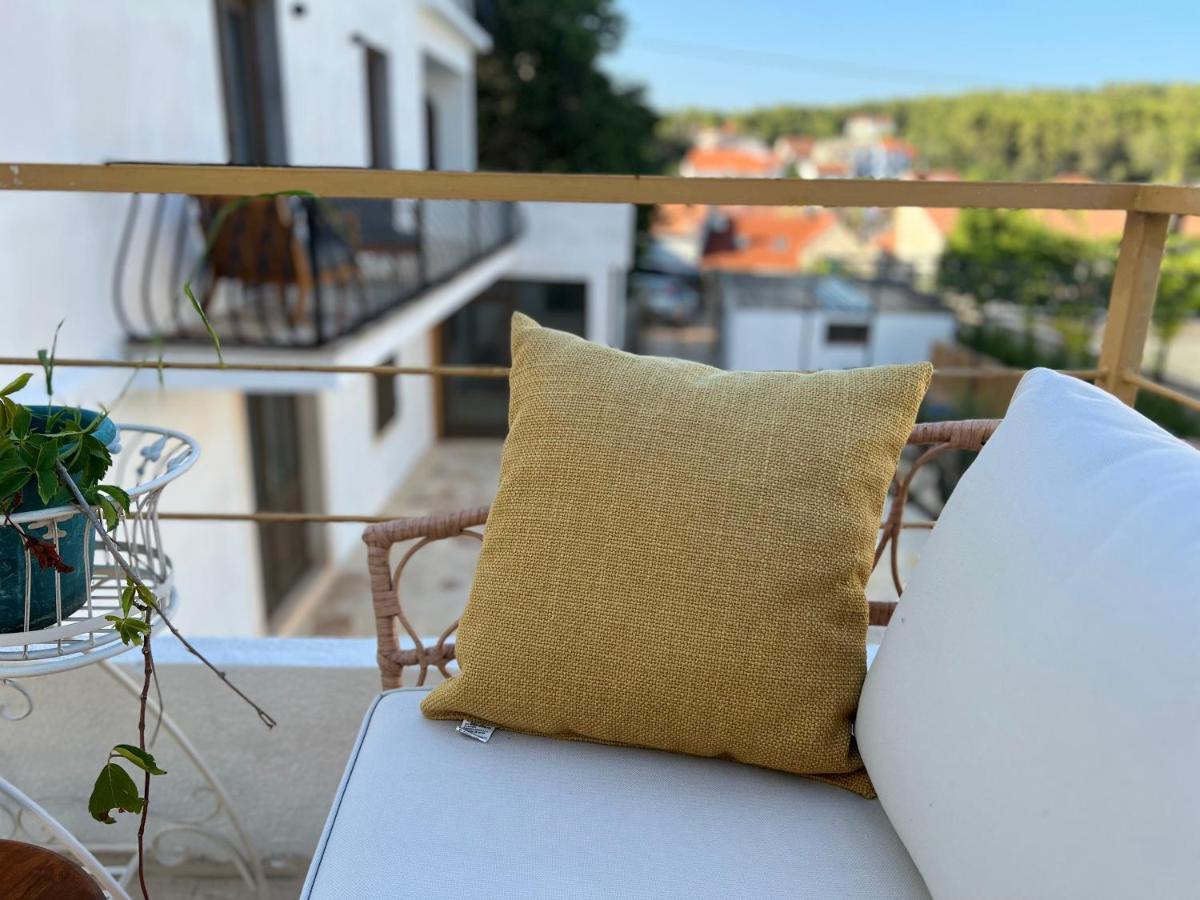 B&B 366 Vrboska Buitenkant foto